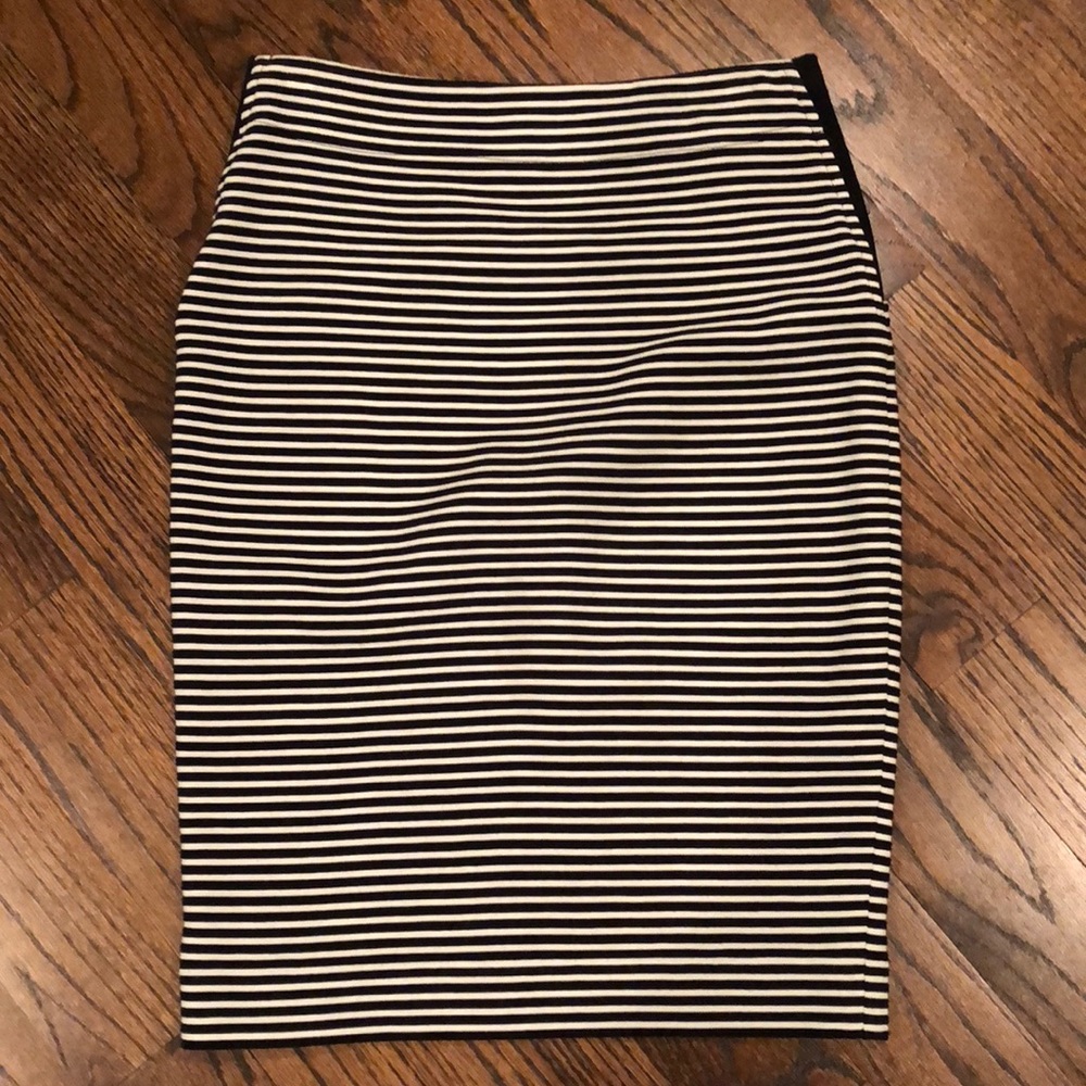 BCBG knee length skirt